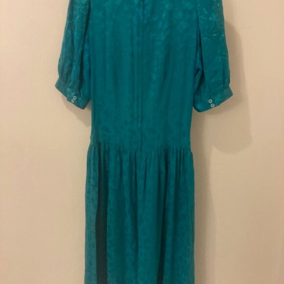 Emerald green dress, 100% silk made in Kong Kong - Picture 2 of 3